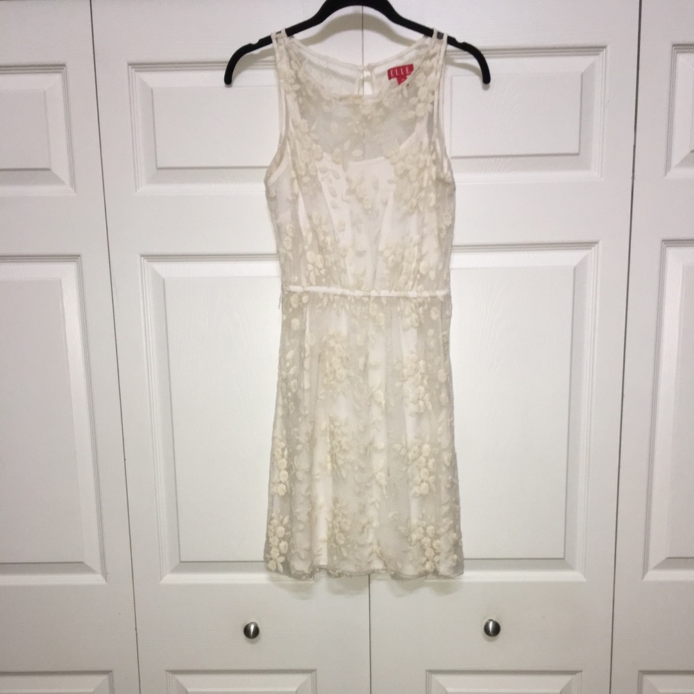 ELEGANT ELLE LACE DRESS-LIKE NEW CONDITION-CUTE AND COMFORTABLE. LOVE IT ❤️ - Picture 7 of 9